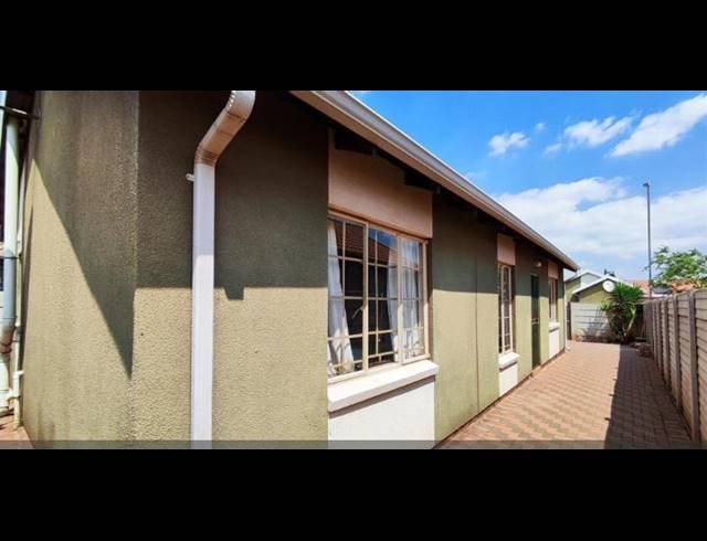 3 BEDROOM HOUSE FOR SALE IN SKY CITY